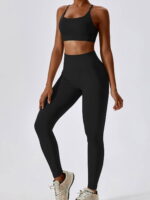 Set

Luxurious Cross-Back Sports Bra & High-Waisted Scrunch-Butt Leggings Set for Women - Look Sexy and Feel Comfortable During Your Workout!