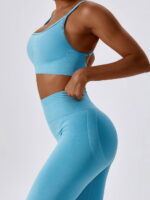 Set

Stylish Cross-Back Sports Bra & Curvy High-Waisted Scrunch-Butt Leggings 2-Piece Set - Perfect for Working Out or Lounging!