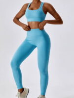 Go Fast and Look Fabulous in this Racerback Sports Bra & Scrunch Butt Leggings Set! Perfect for High-Intensity Workouts & Boosting Your Booty.