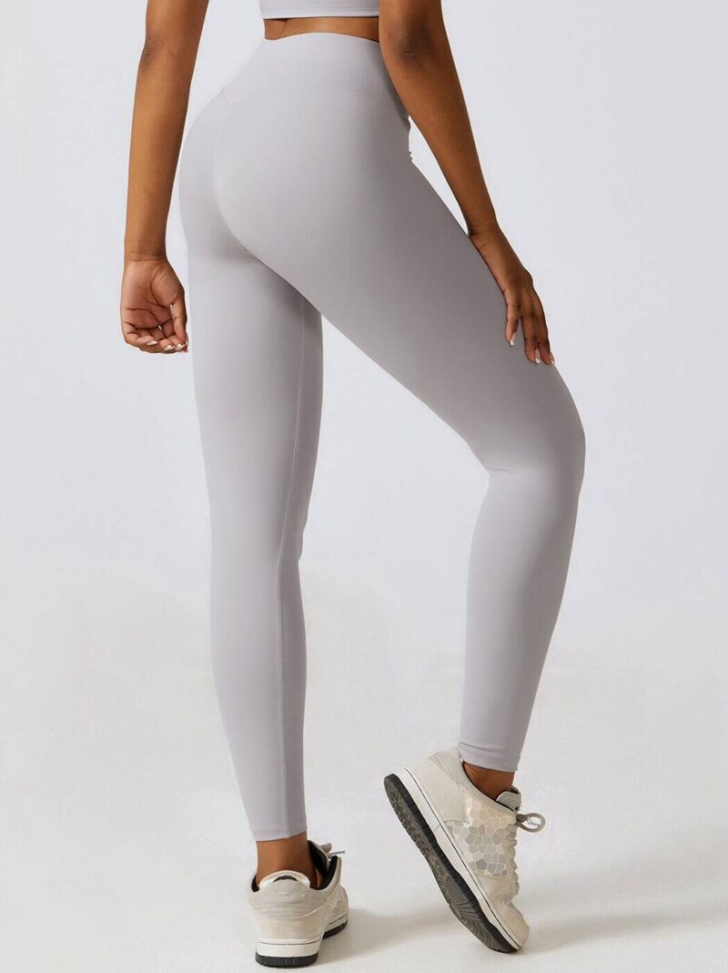 Luxuriate in Comfort & Style: Ankle-Length V-Waist Yoga Pants - Perfect for Relaxation & Exercise.
