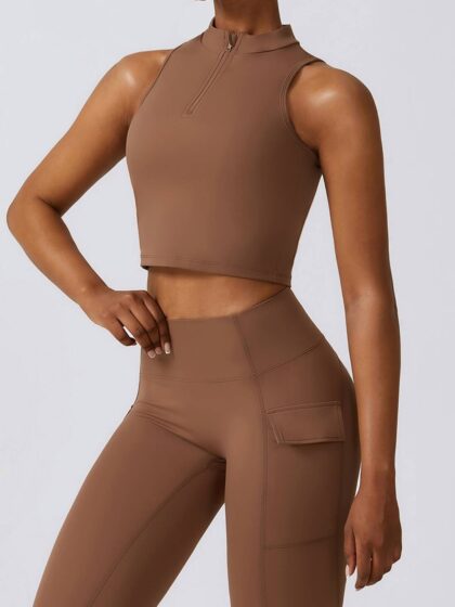 Sensual Half-Zip Yoga Crop Top with a Supportive Built-in Bra for Comfort and Style