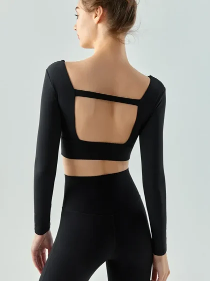 Sexy Long Sleeve Yoga Crop Top with Ravishing Back Detail - Perfect for Working Out or Turning Heads!