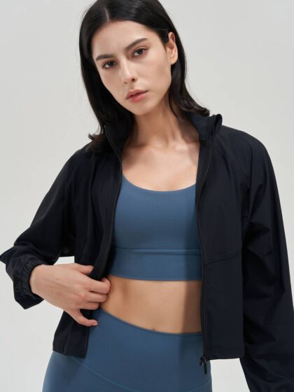 Stay Warm and Comfy in this Zipper Cropped Running Jacket with a Loose Fit!