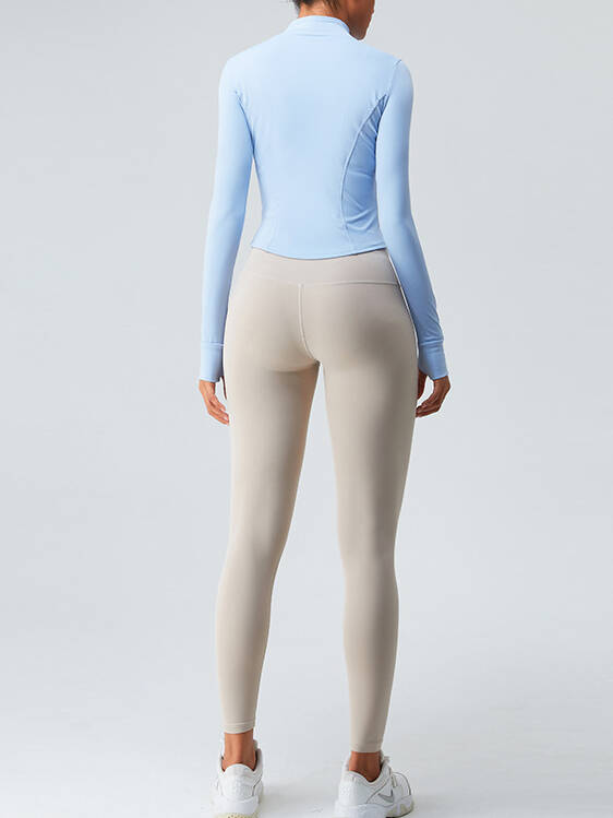 Stay Zipped & Cozy: Long-Sleeve Yoga Jacket with Convenient Pocket