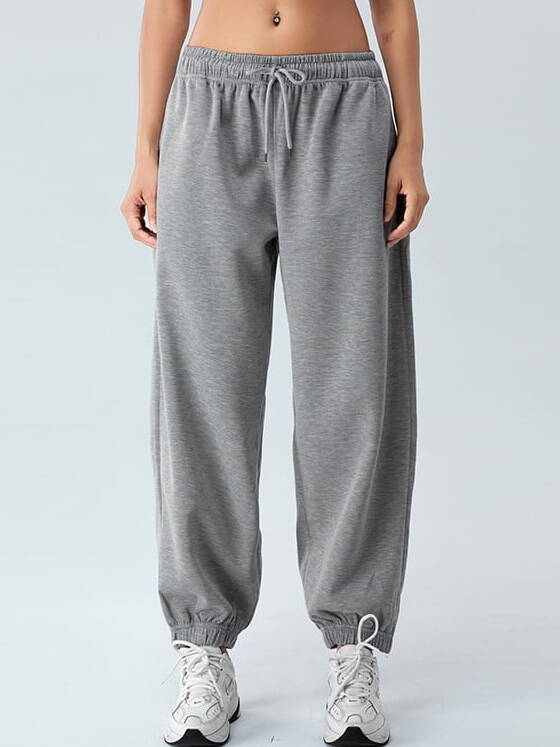 Stylish, High-Waisted, Loose-Fit Sports Trousers for the Cold Autumn/Winter Months