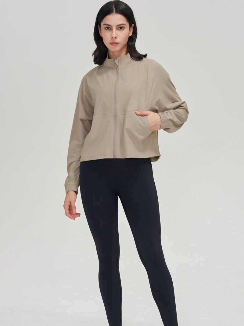 Sultry Zipper Cropped Running Jacket with a Relaxed, Loose Fit
