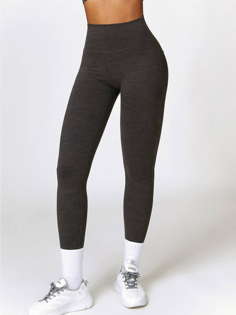 These scrunch butt yoga leggings are the perfect way to show off your curves! With an elastic waistband and pockets, youll be able to move with ease and style. Feel confident and sexy in these yoga pants that hug your