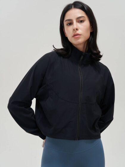 Zip-Up Cropped Jogging Jacket with a Relaxed Fit - Perfect for an Active Lifestyle!