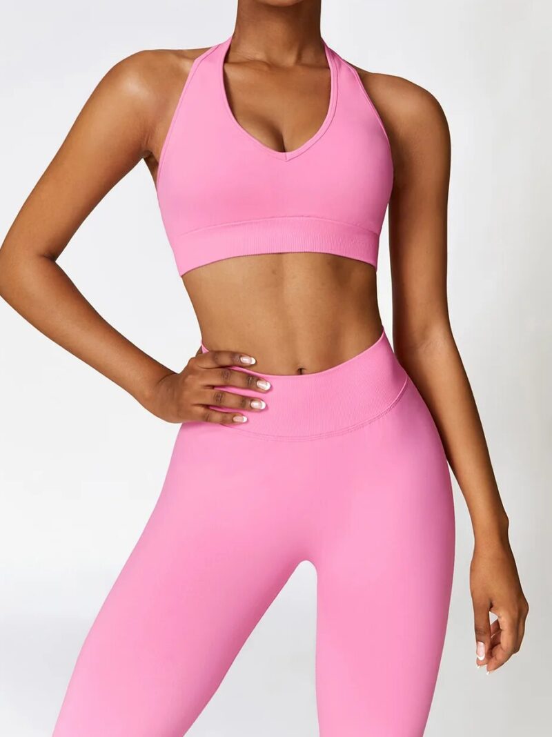 Elevate Your Performance with this Halter Neck Sports Bra & High Waisted Scrunch Butt Legging Set - Maximum Support & Comfort for High Impact Workouts.