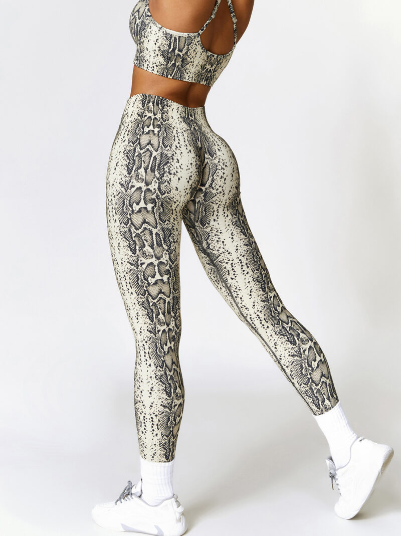 Seductive Snake Skin-Look High-Waisted Yoga Leggings - Feel Sexy & Confident in the Gym!