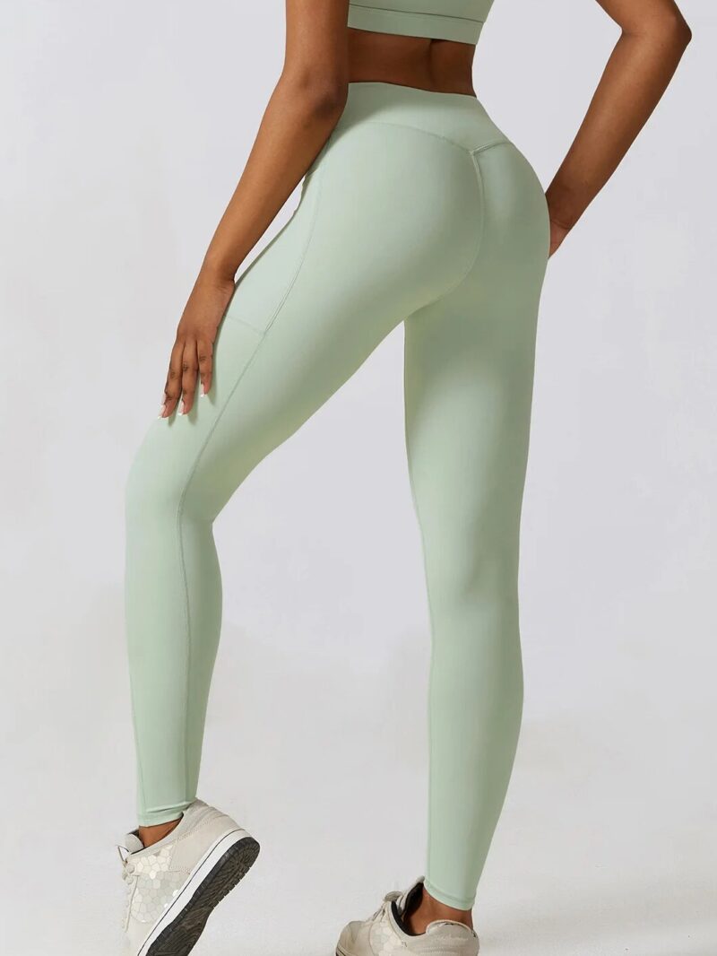 Womens Curve-Enhancing High-Waisted Leggings with Scrunch Booty and Pockets